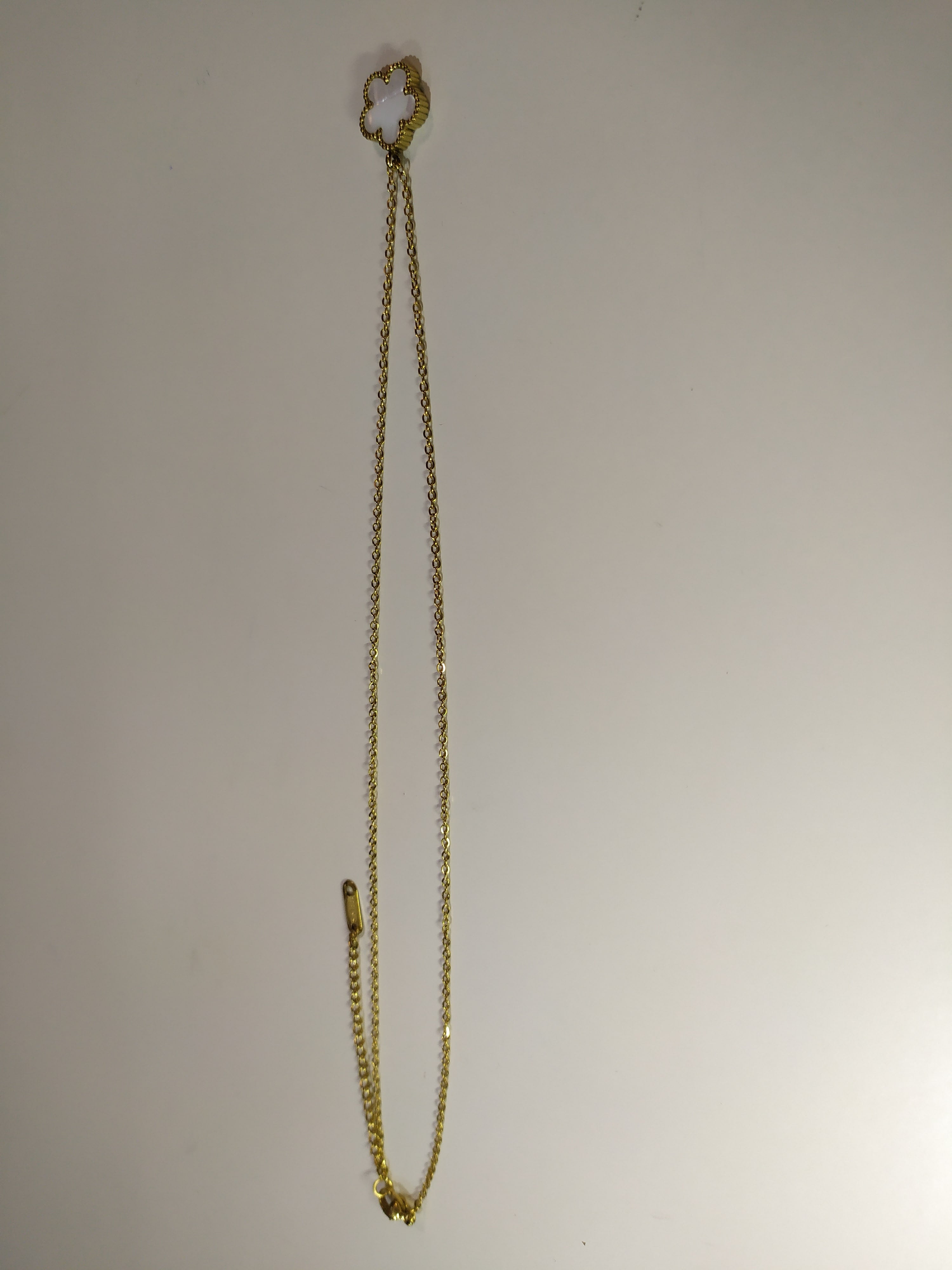 Collar con colgante trebol cinco hojas blanco - additional image 2